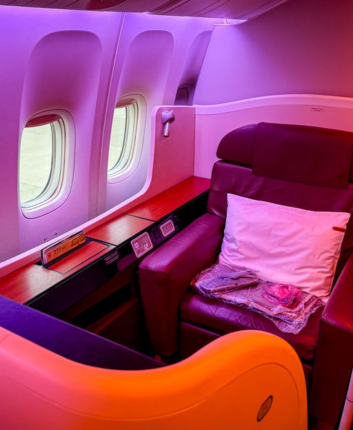 JAL first class seating