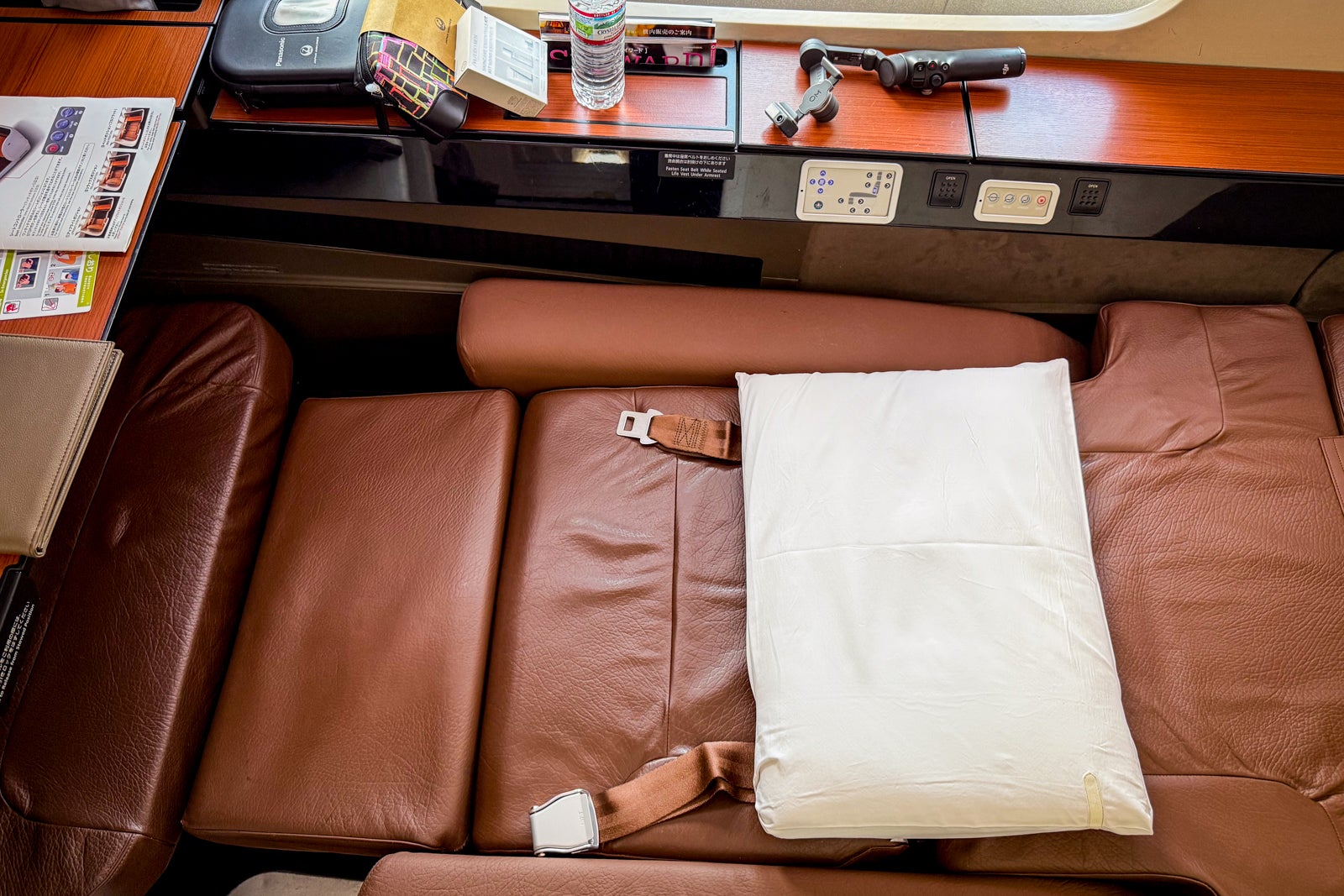 JAL first class cabin