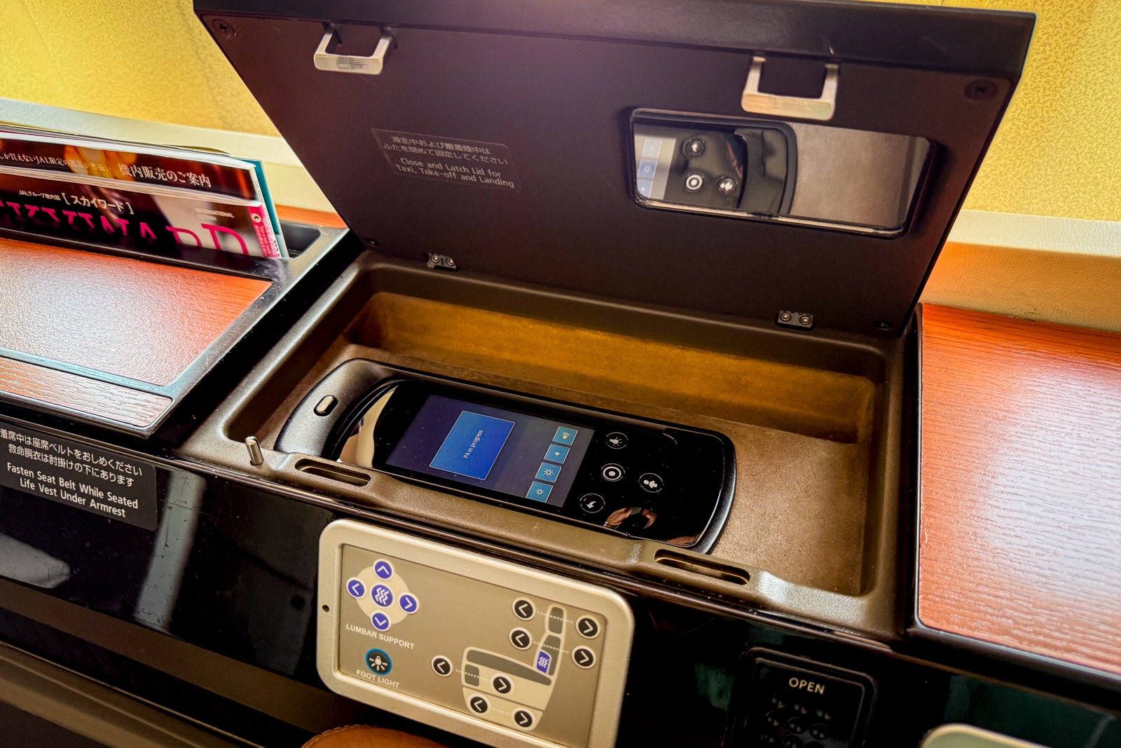 JAL first class cabin