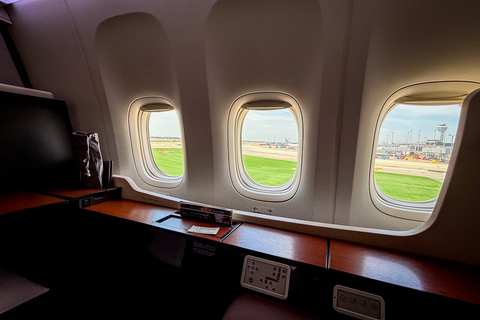 JAL first class cabin