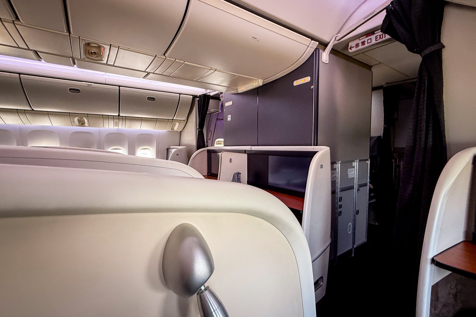JAL first class cabin