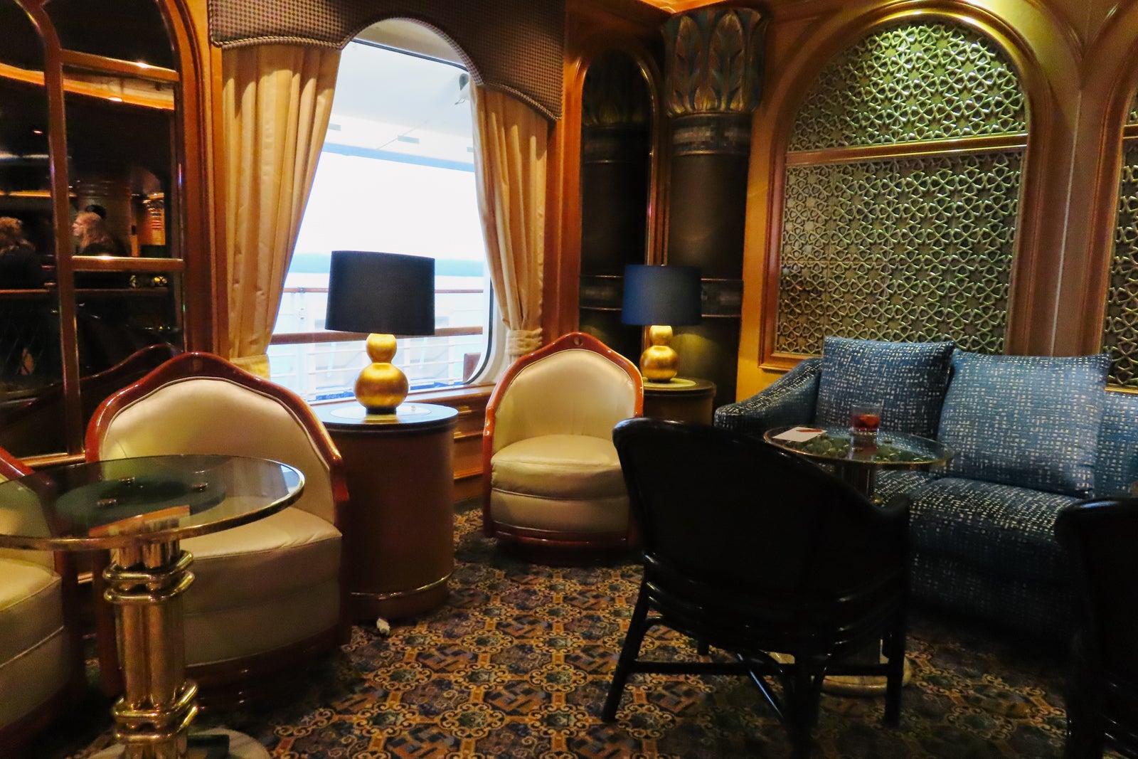 cocktail bar lounge seating