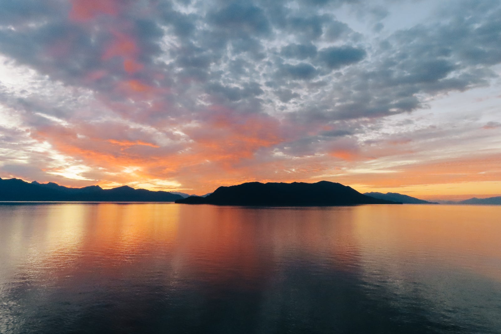 Alaska sunset with mountains
