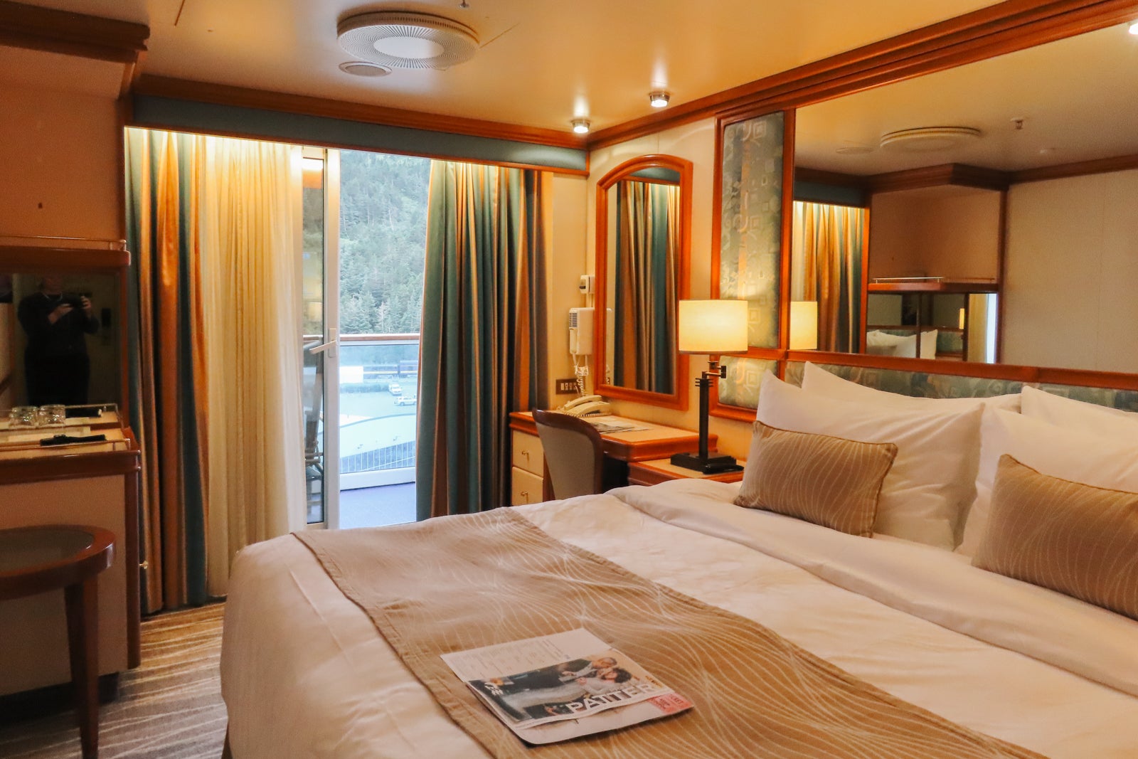 cruise ship cabin