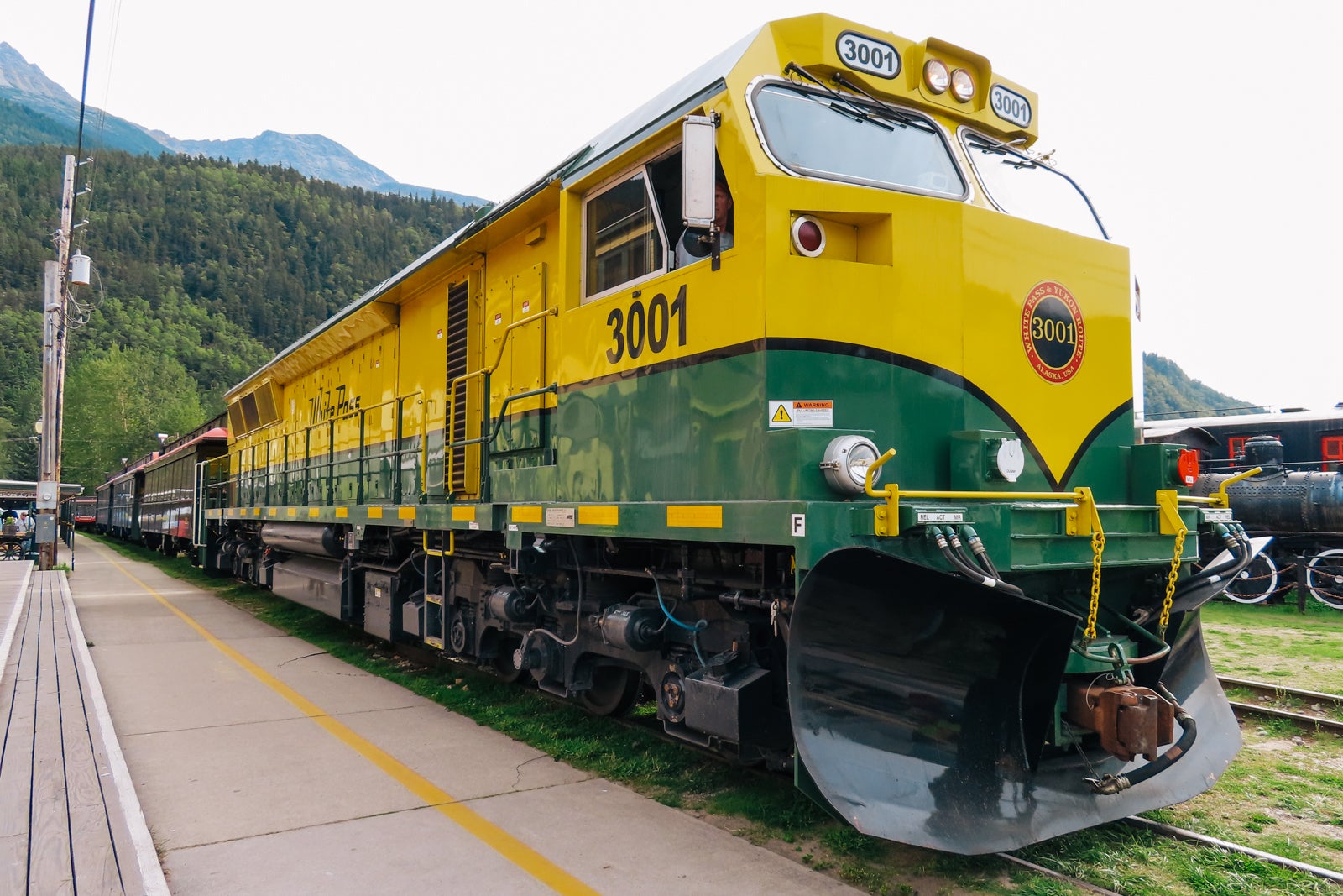 green and yellow train
