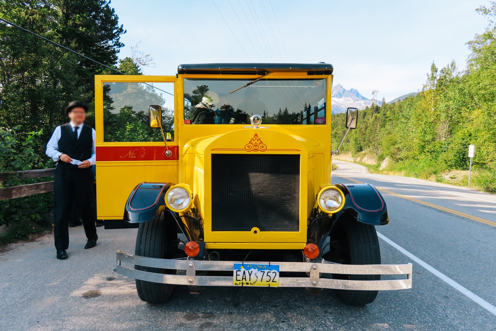vintage yellow bus