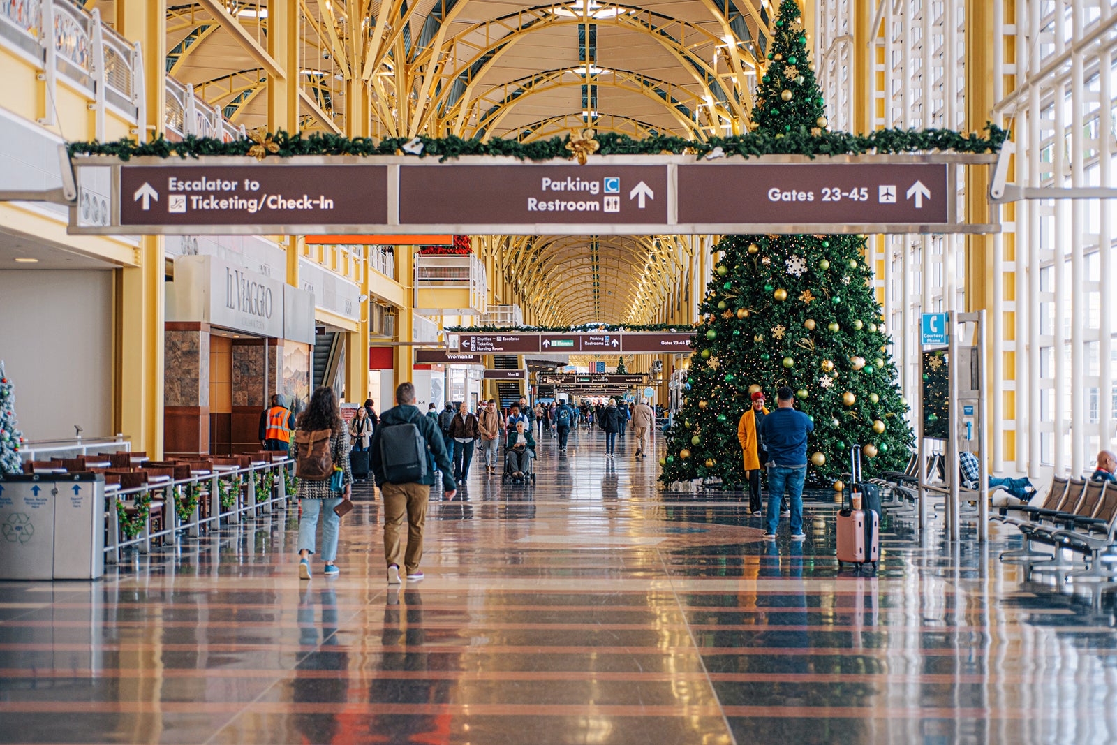 christmas tree in airport