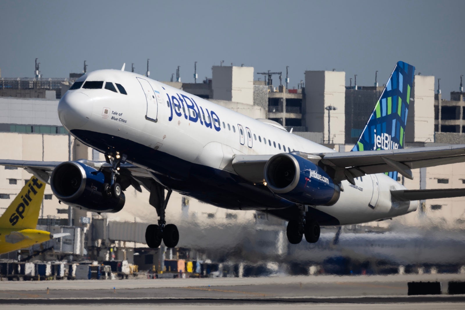 A JetBlue aircraft takes off from Fort Lauderdale-Hollywood International Airport (FLL)