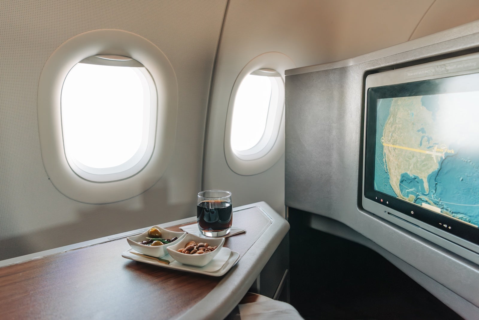 Dining in elevated plane cabins