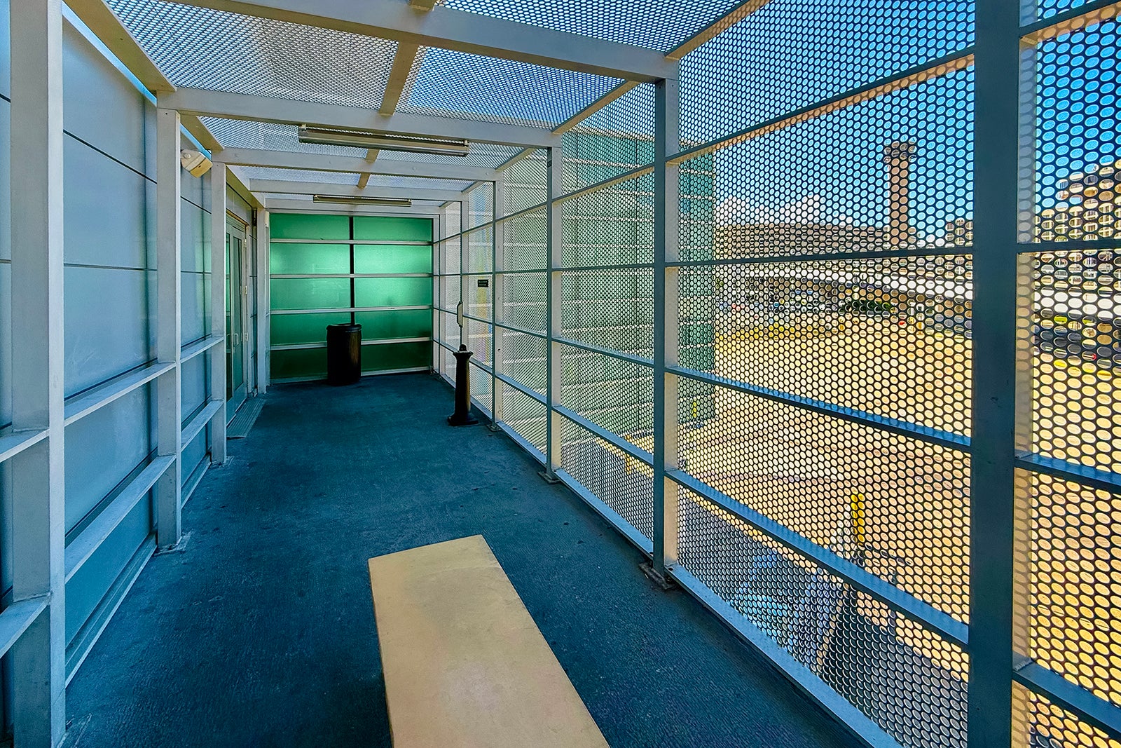 TAMPA INTERNATIONAL AIRPORT smoking area