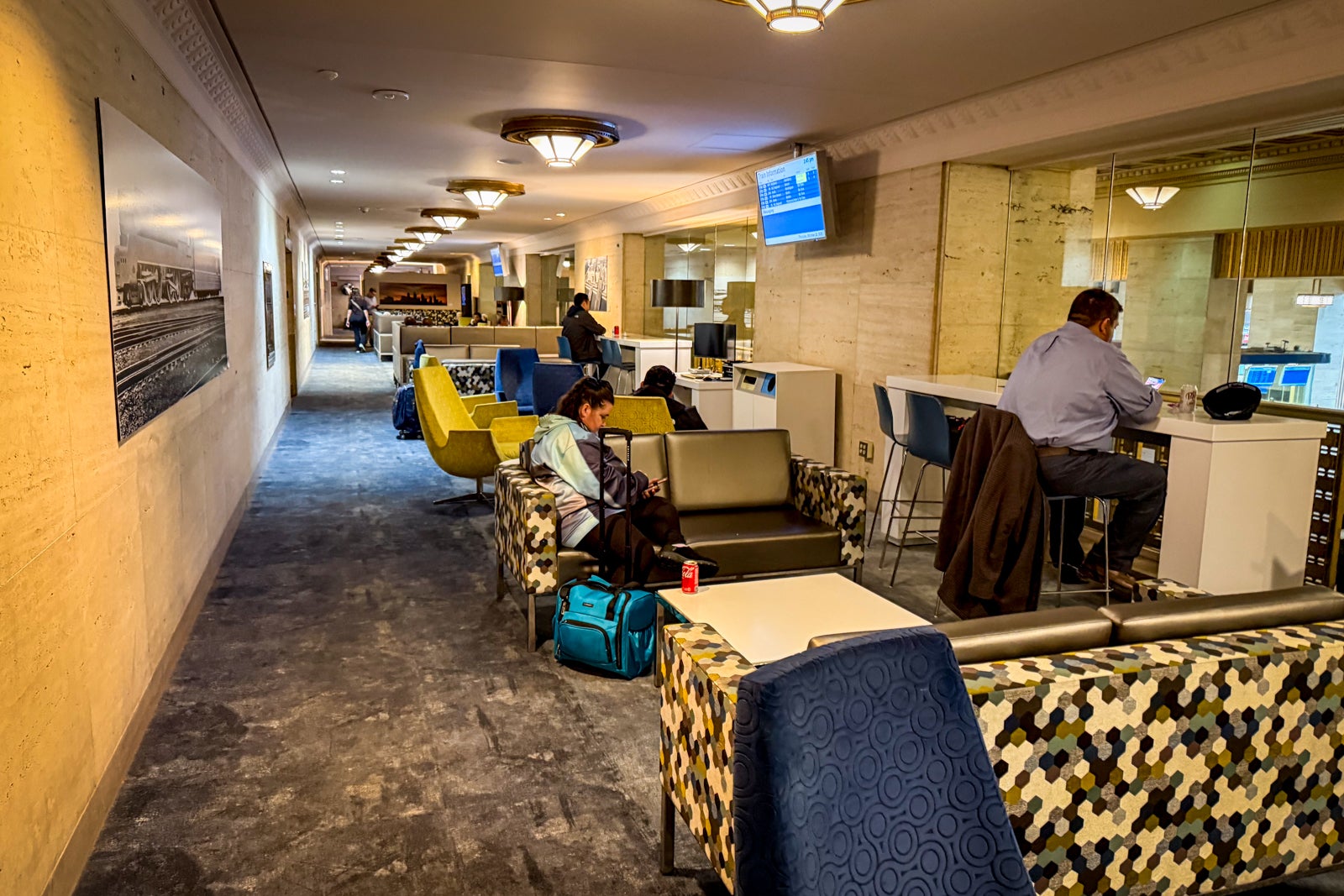 PHL train station lounge