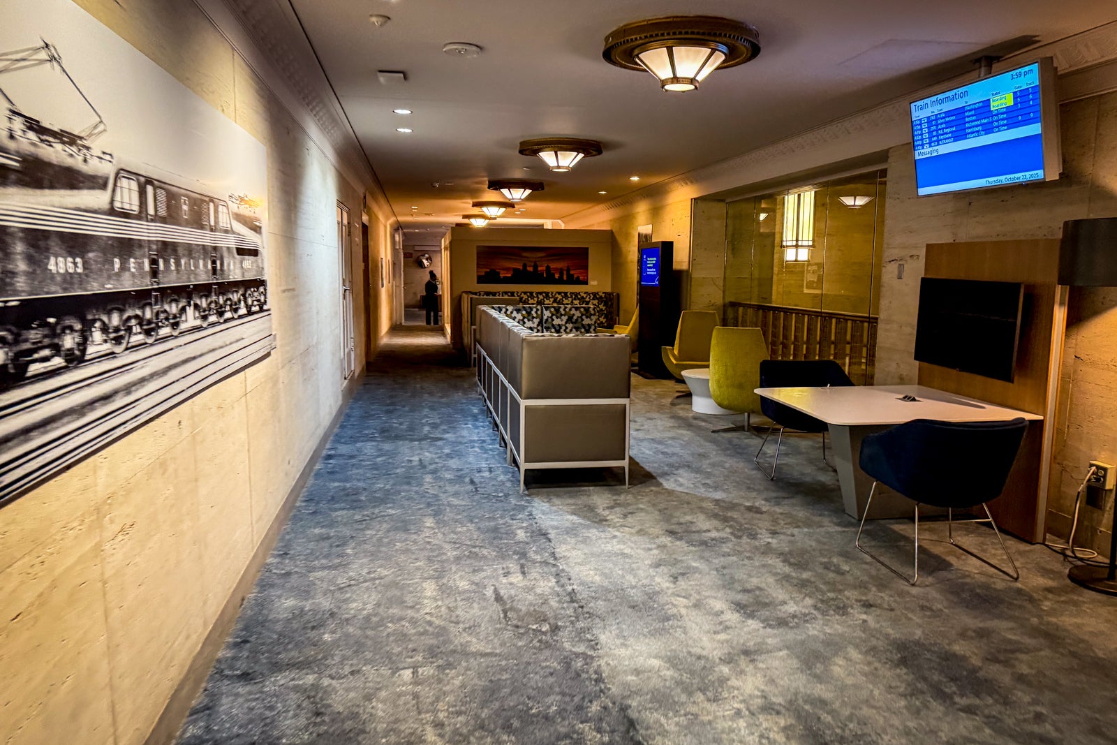 PHL train station lounge