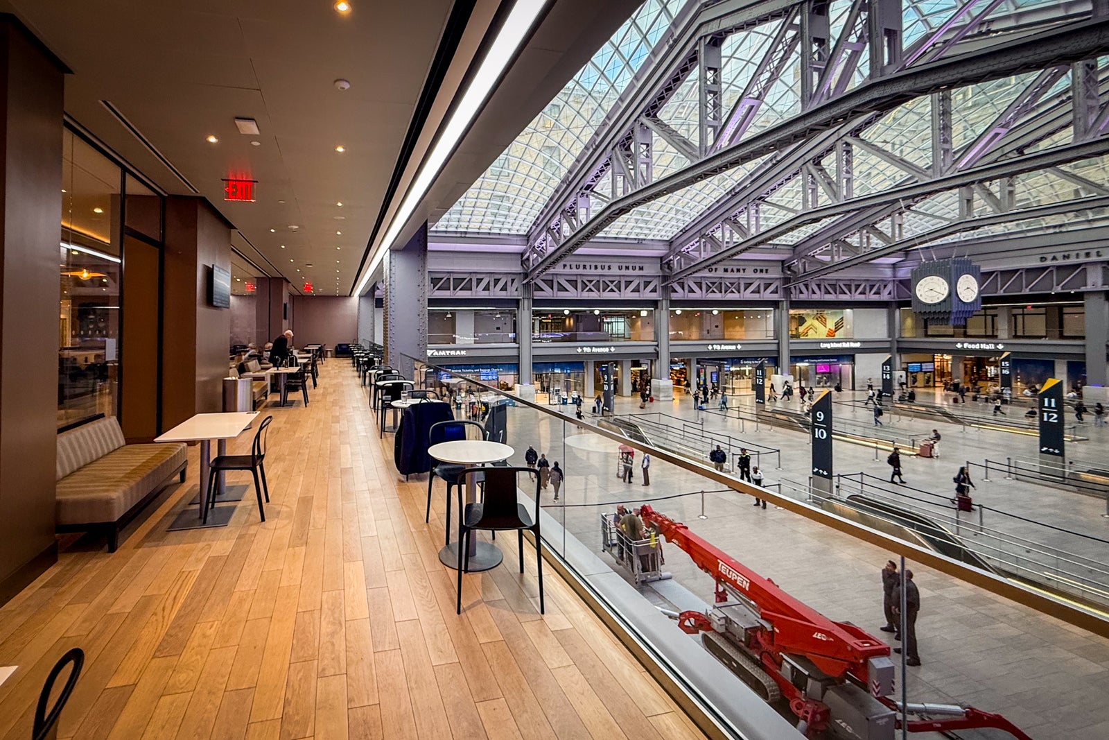 lounge moynihan train hall
