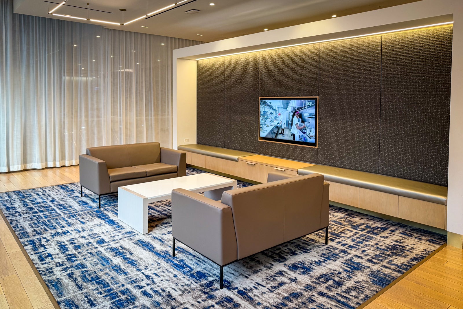 lounge moynihan train hall