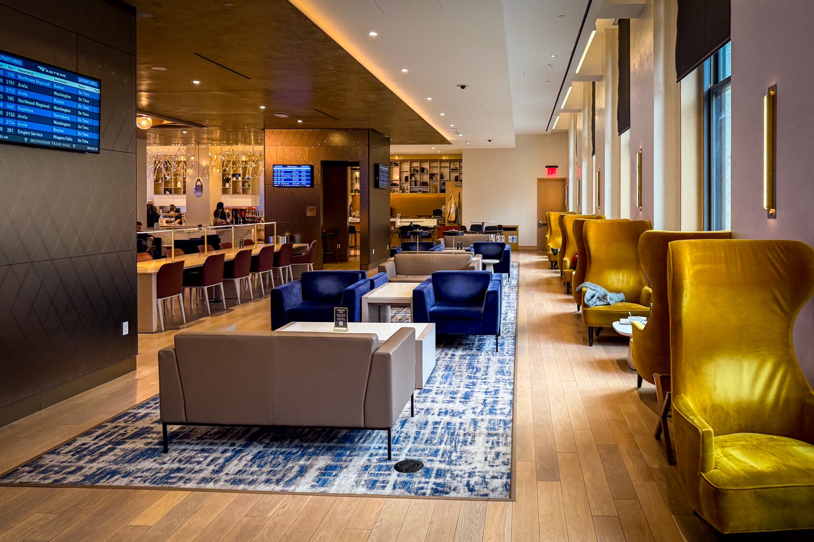 lounge moynihan train hall