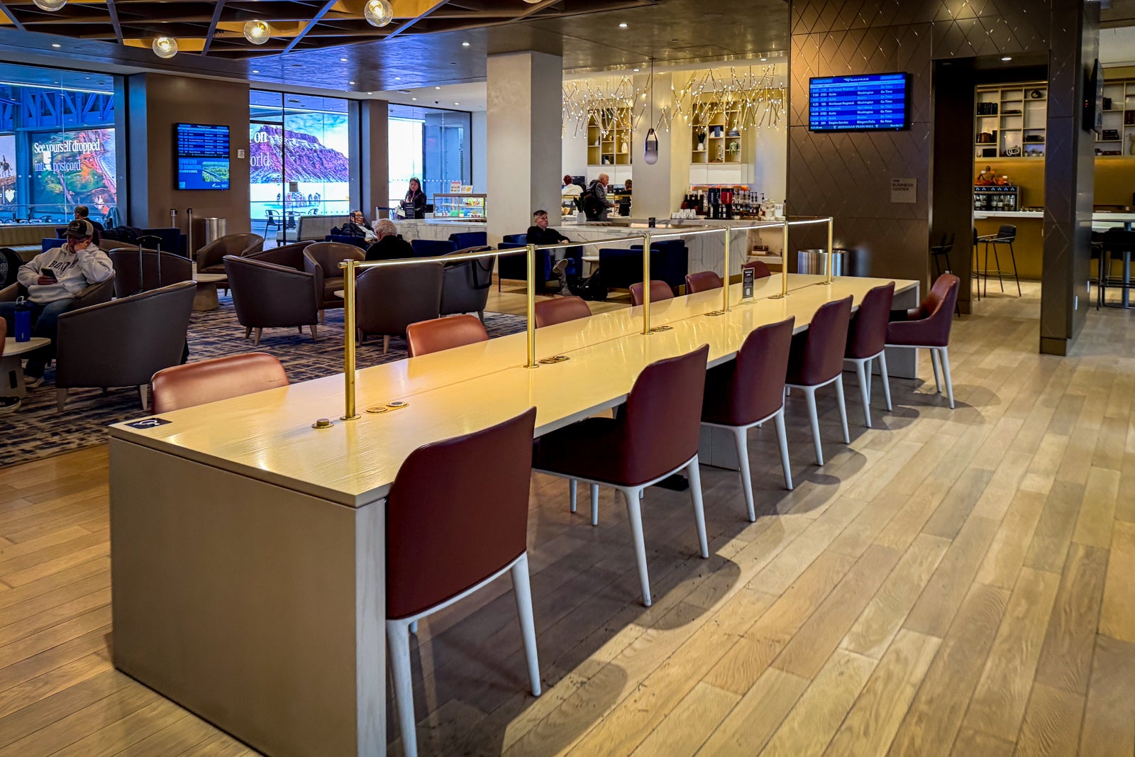 lounge moynihan train hall