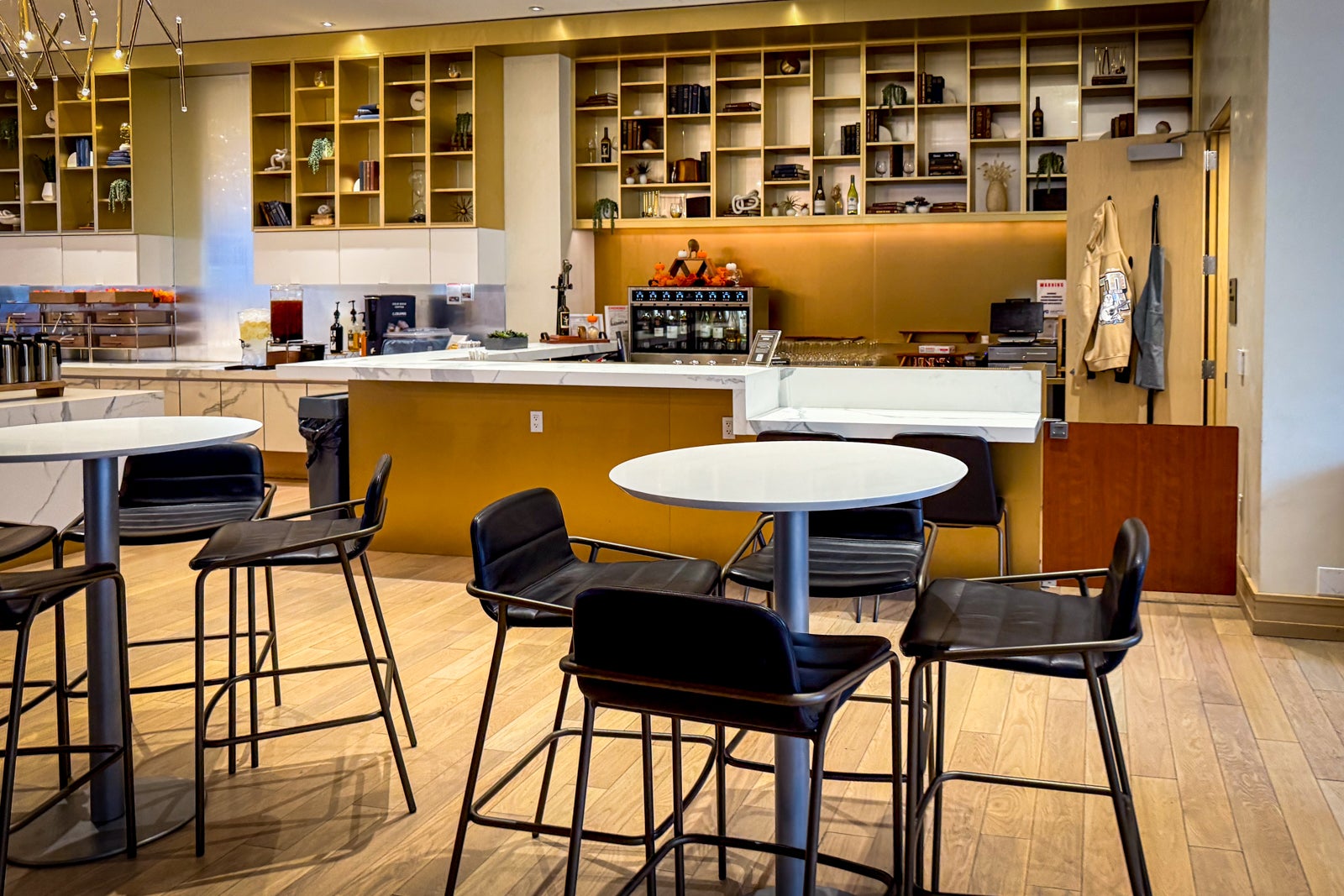 lounge moynihan train hall