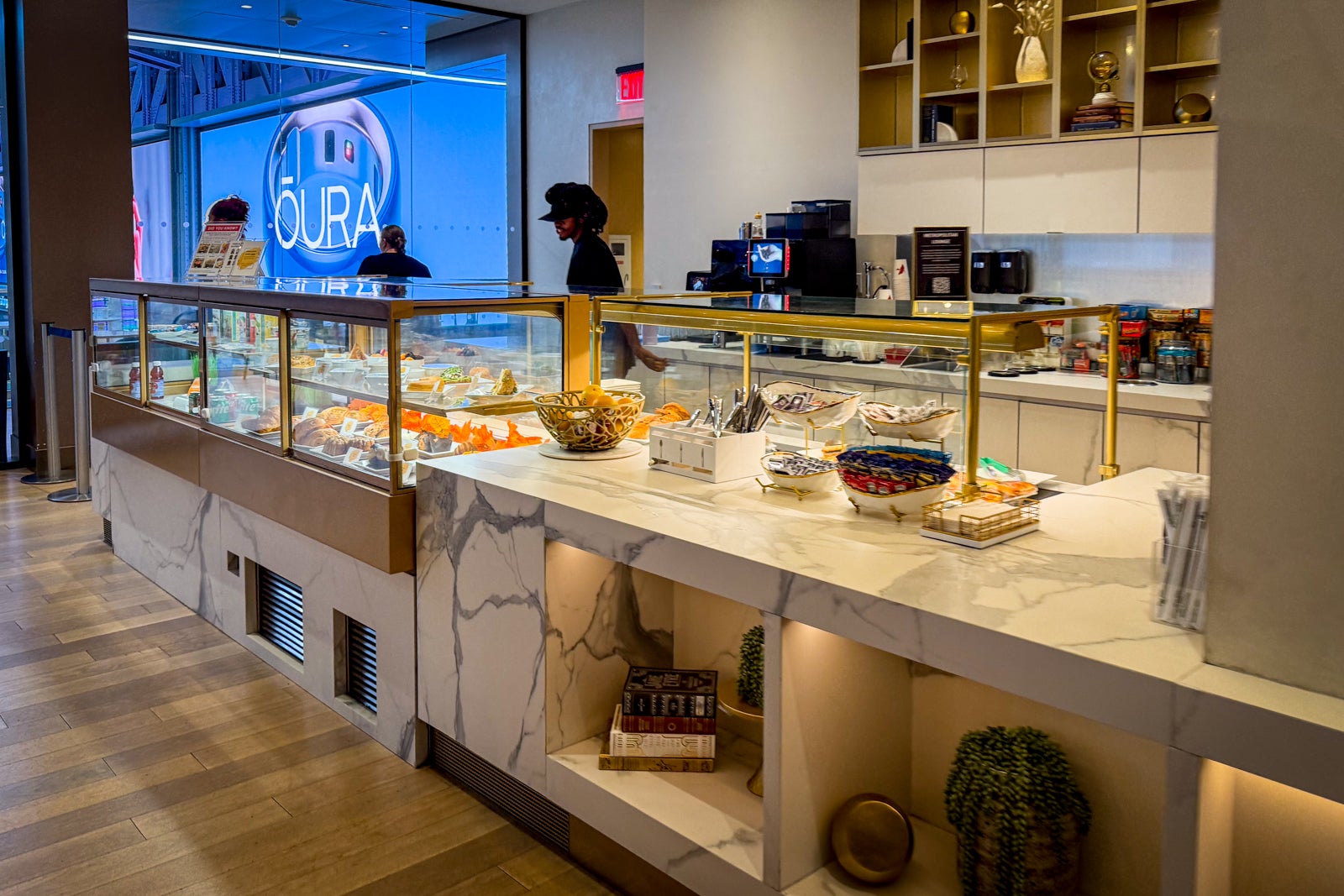 lounge moynihan train hall