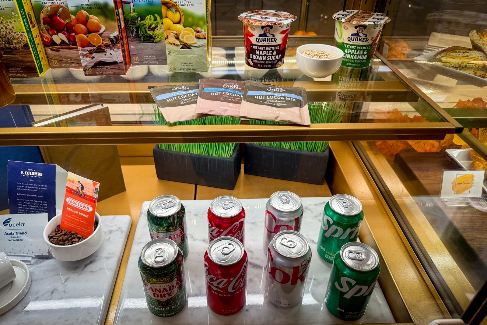 lounge moynihan train hall