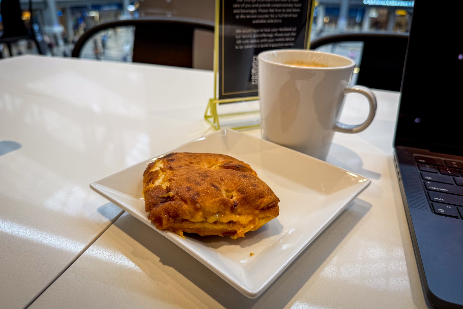 lounge moynihan train hall