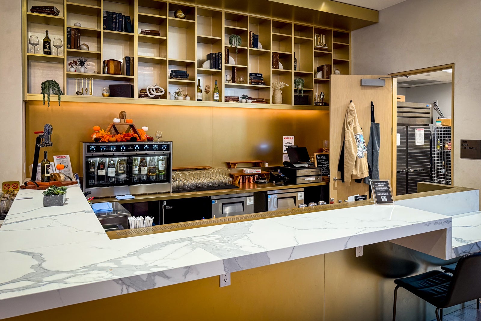 lounge moynihan train hall