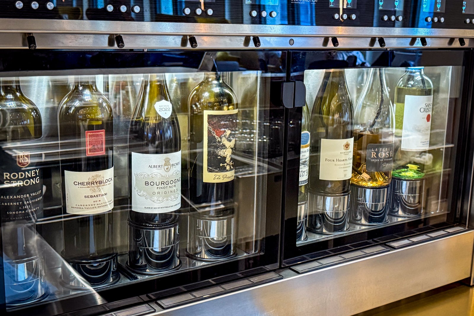 lounge moynihan train hall