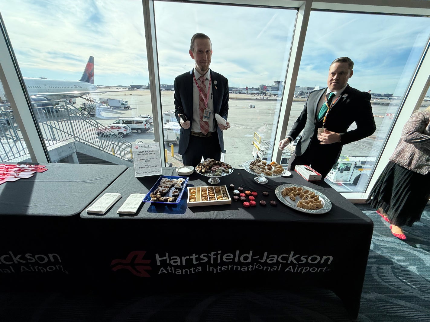 Cookies at the gate. CLINT HENDERSON/THE POINTS GUY