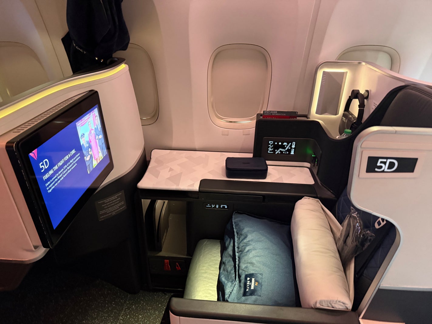 Delta One fully flat seat. CLINT HENDERSON/THE POINTS GUY