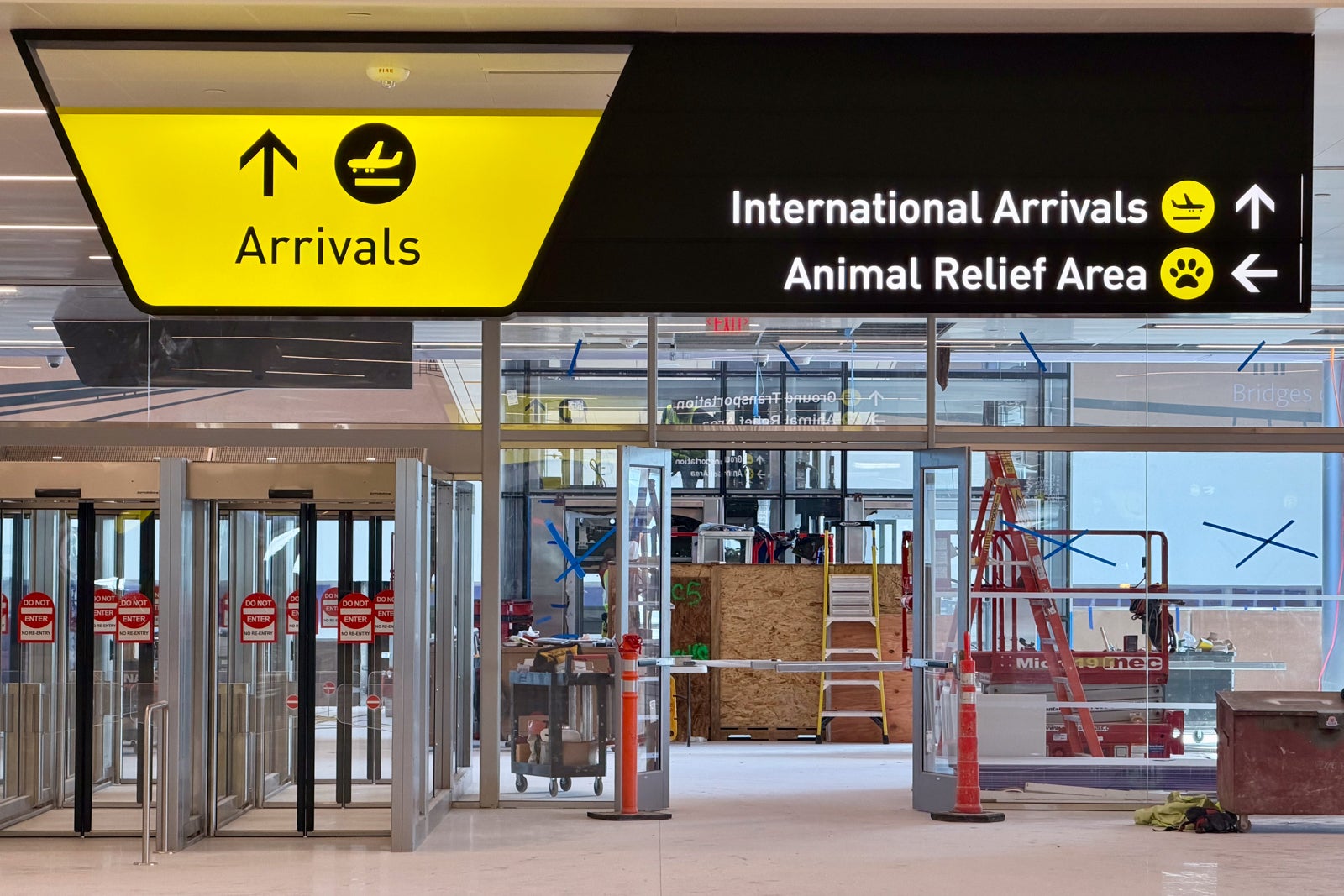 New Pittsburgh International Airport (PIT) terminal interior