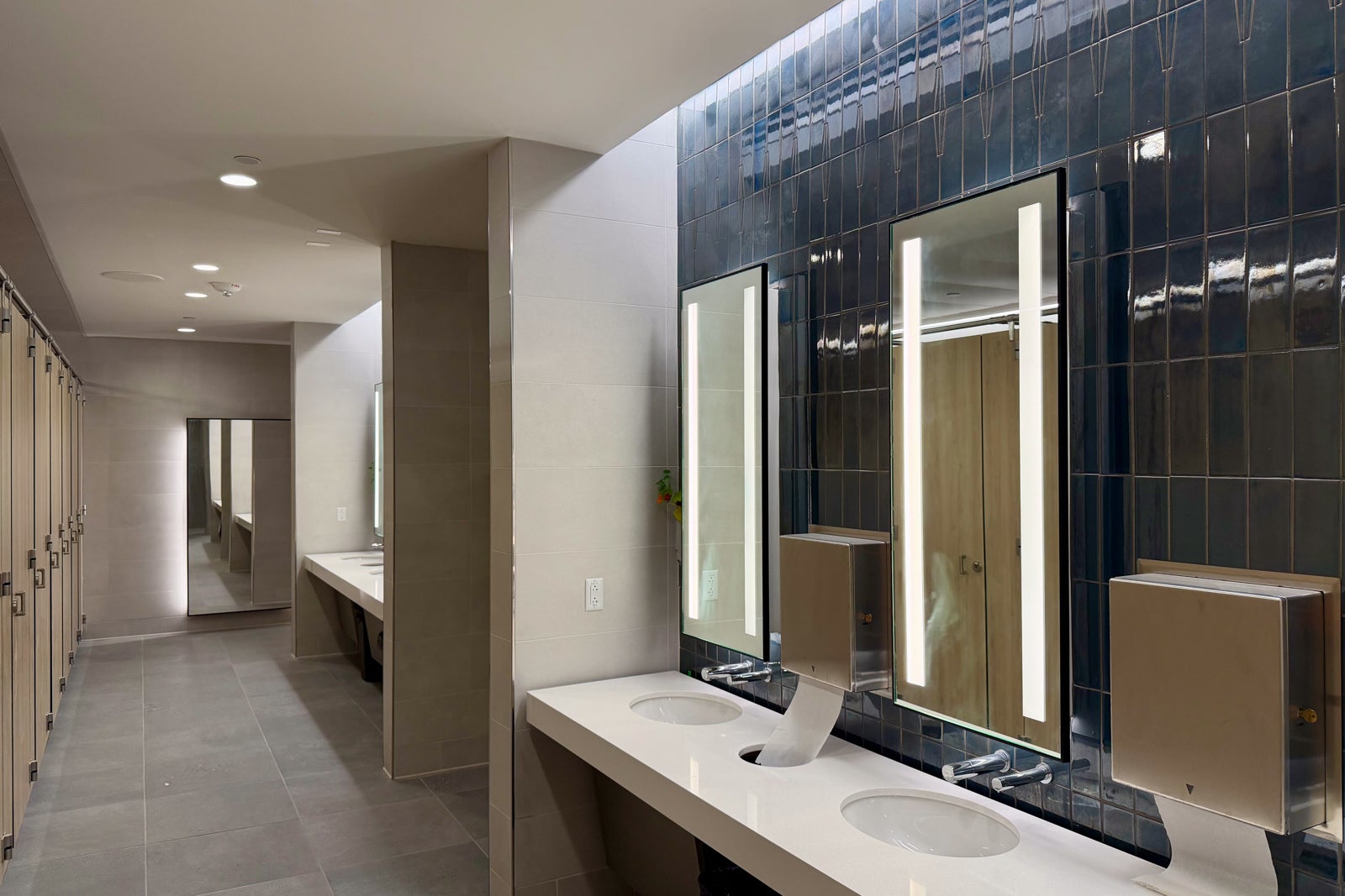 New Pittsburgh International Airport (PIT) terminal interior