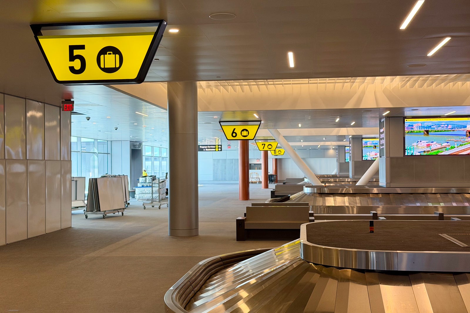 New Pittsburgh International Airport (PIT) terminal baggage claim