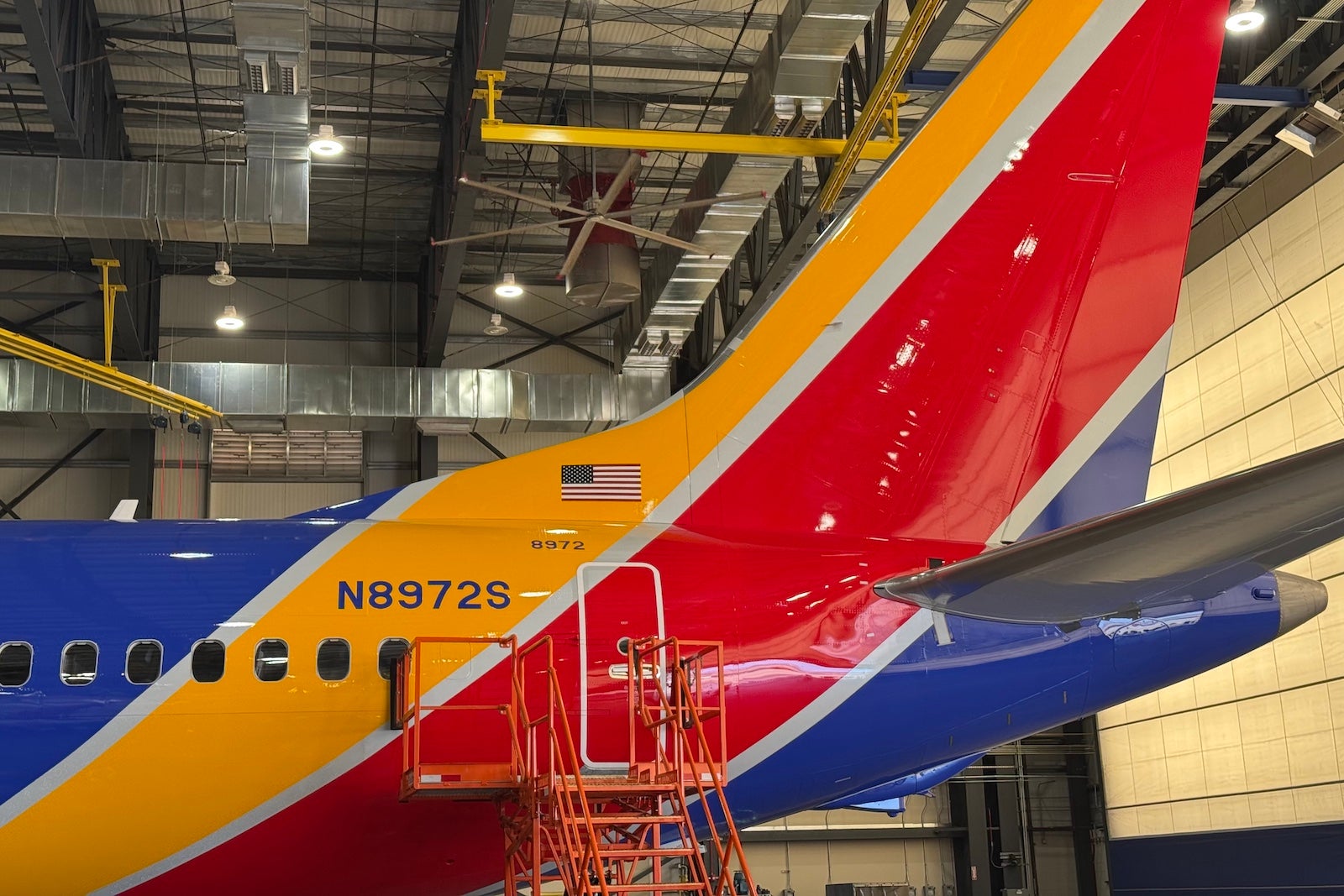 Southwest Airlines Aircraft Interiors - Boeing 737-8 MAX - Hawaii Inter  Island Flights - 2024 - The Airchive 2.0, image size:1600x1067