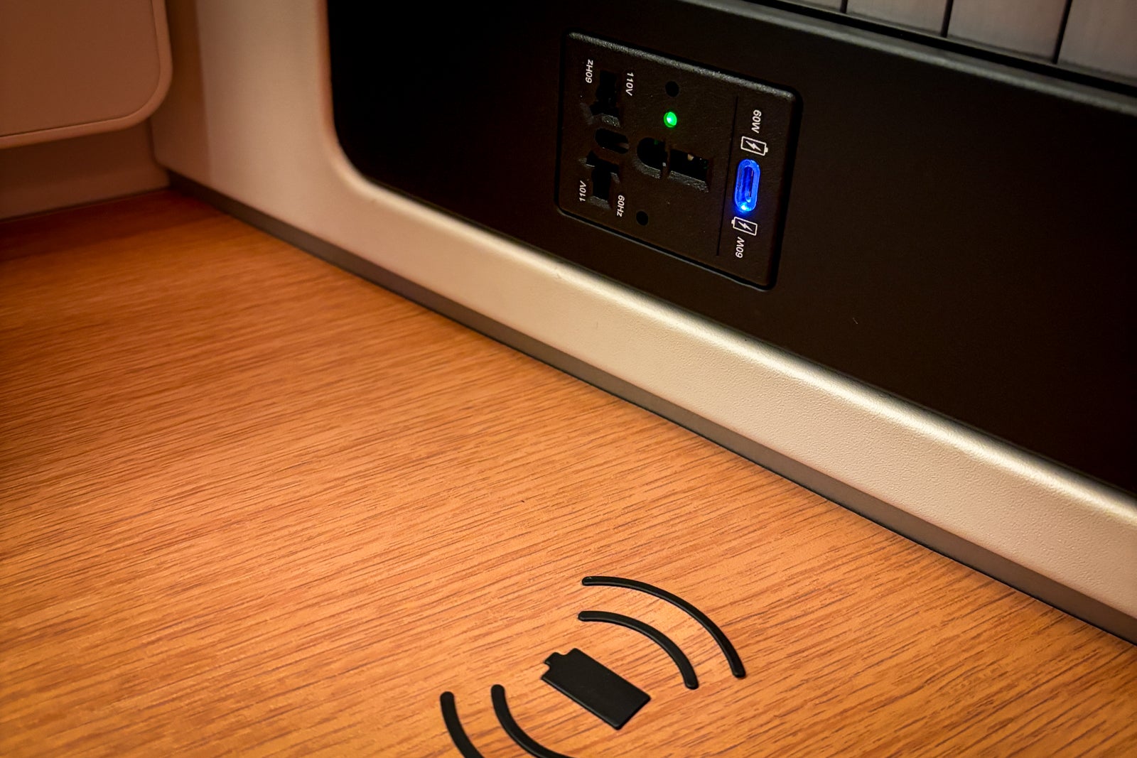 Swiss Senses business class features power outlets, USB-C and wireless charging.