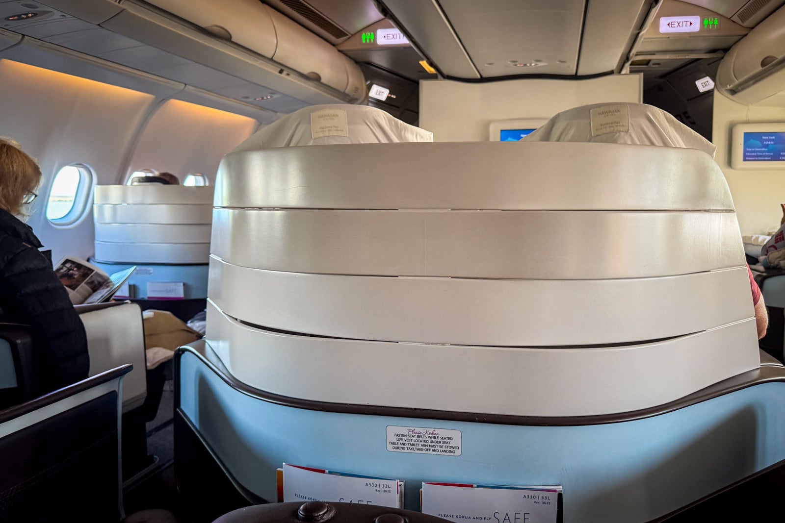 hawaiian airlines plane cabin