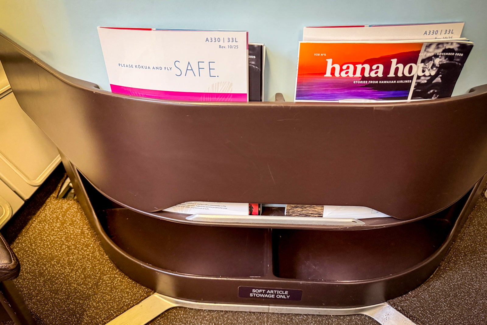 hawaiian airlines plane seat