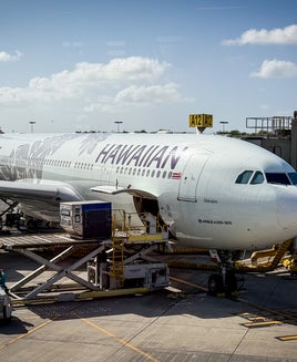 True aloha: What it's like flying Hawaiian Airlines' longest domestic flight in first class