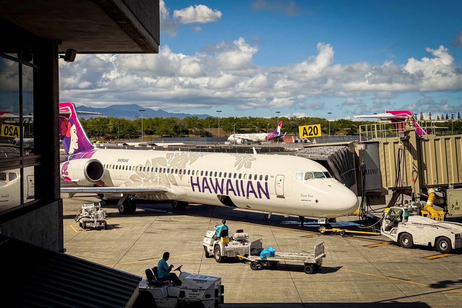 Hawaiian Airways plans Oneworld debut, 0 million airport and airplane upgrades Hawaiian Airways plans Oneworld debut, 0 million airport and airplane upgrades