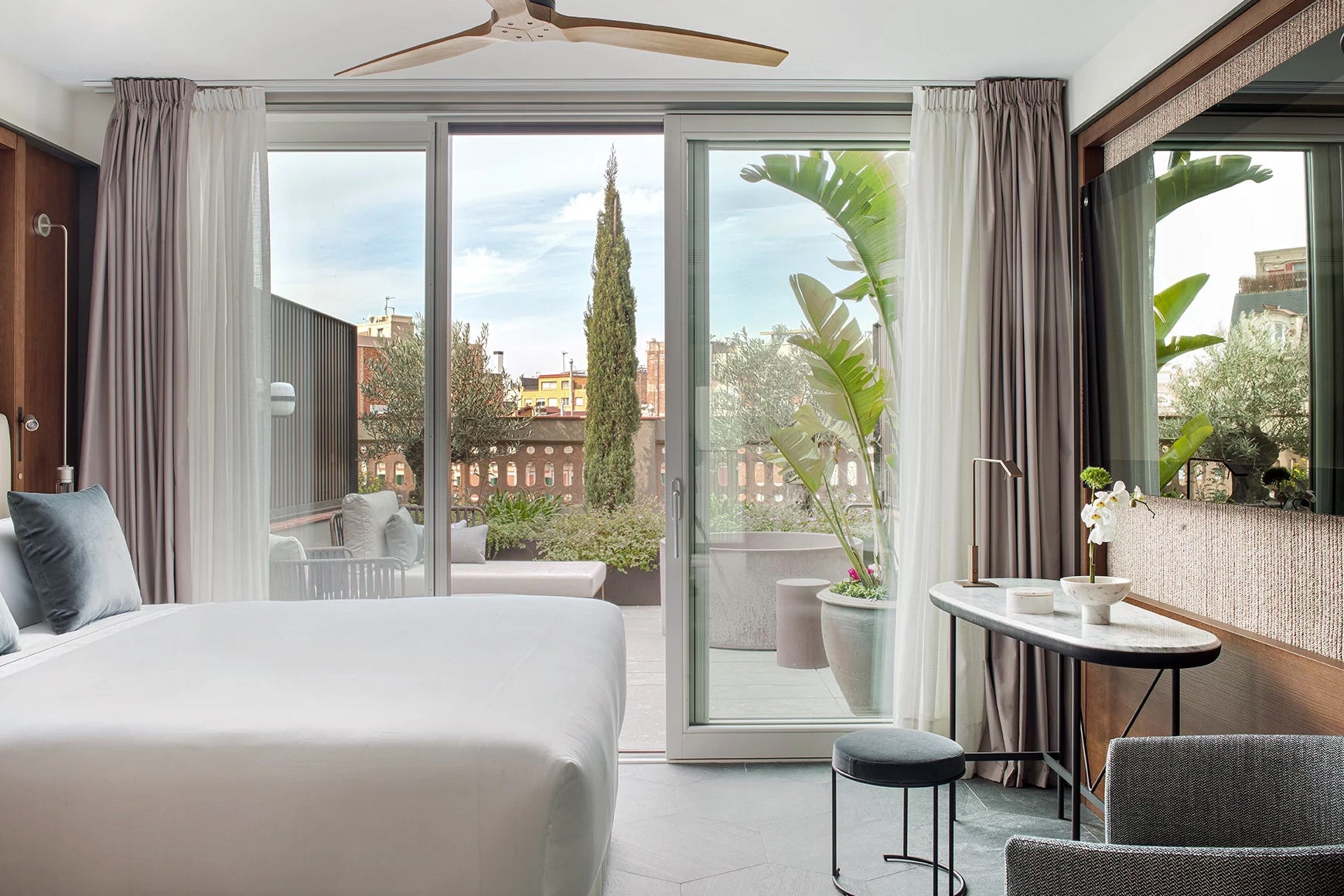 How I got a 45% return on a Hyatt stay in Barcelona Room at Antiga Casa Buenavista
