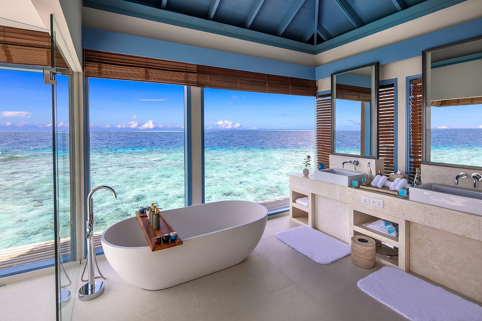 MALDIVES PARADISE UNLOCKED: Dream Villas From 112K Points—BOOK NOW!
