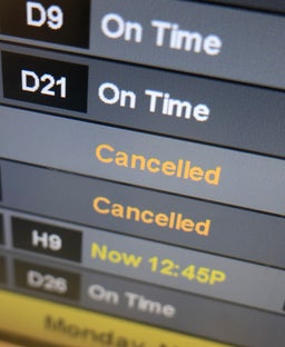 Airlines issue travel waivers ahead of major winter storm, expected travel woes