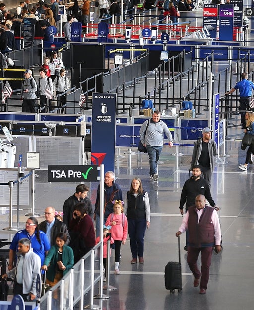 Shutdown recovery: FAA will only require airlines to cancel 3% of flights this weekend