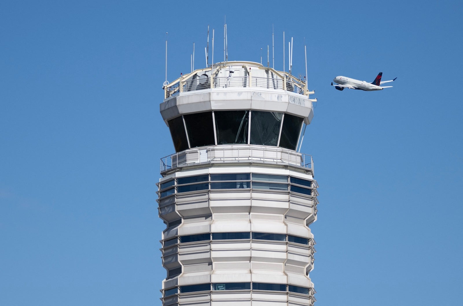 Control tower at Ronald Reagan Washington National Airport (DCA)