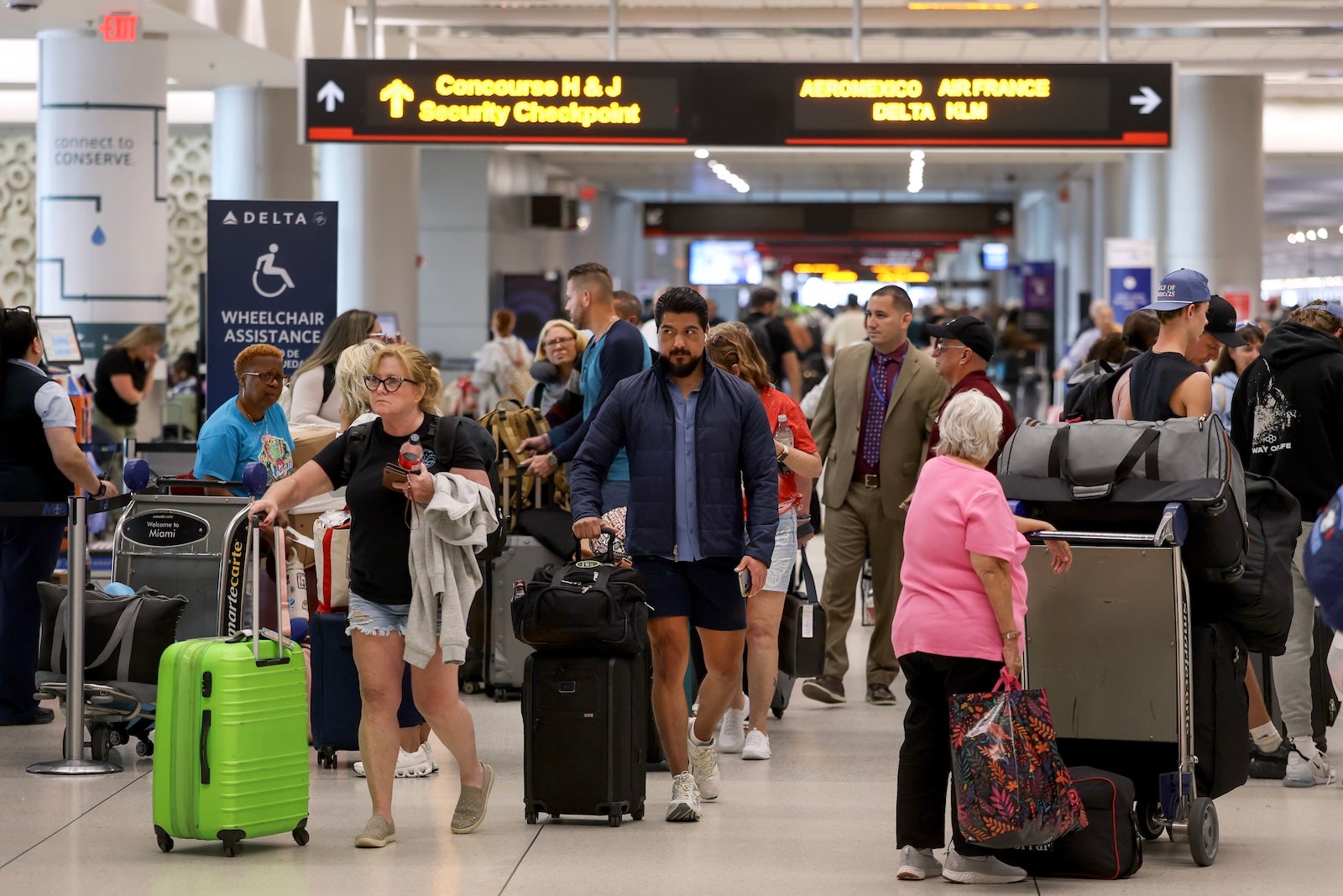 THANKSGIVING FLIGHTS: EMERGENCY REOPENING OR TOTAL CHAOS?