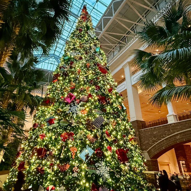 4 reasons to check into a hotel for the holidays instead of hosting at home