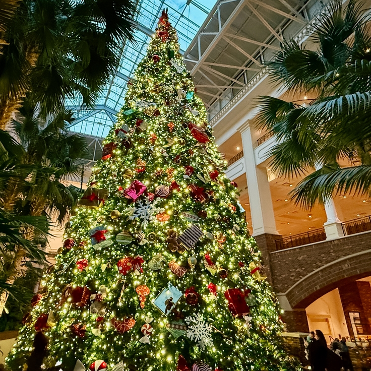 4 reasons to check into a hotel for the holidays instead of hosting at home