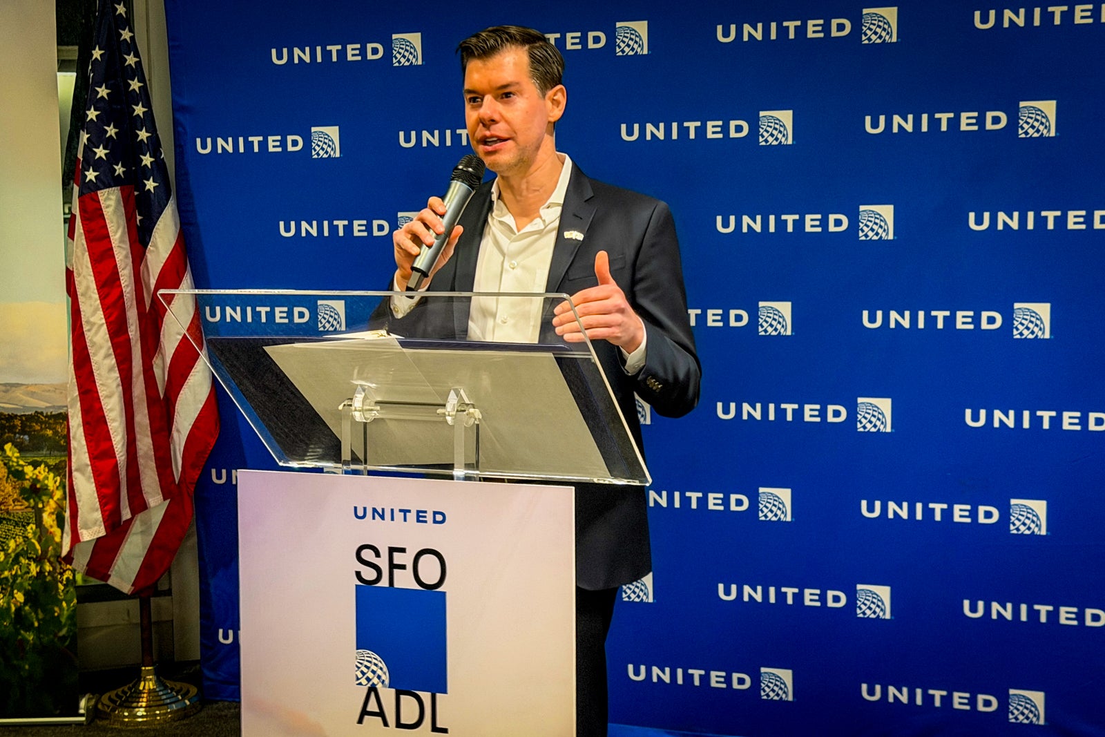Patrick Quayle of United speaking at the inauguration of service from SFO to Adelaide, Australia