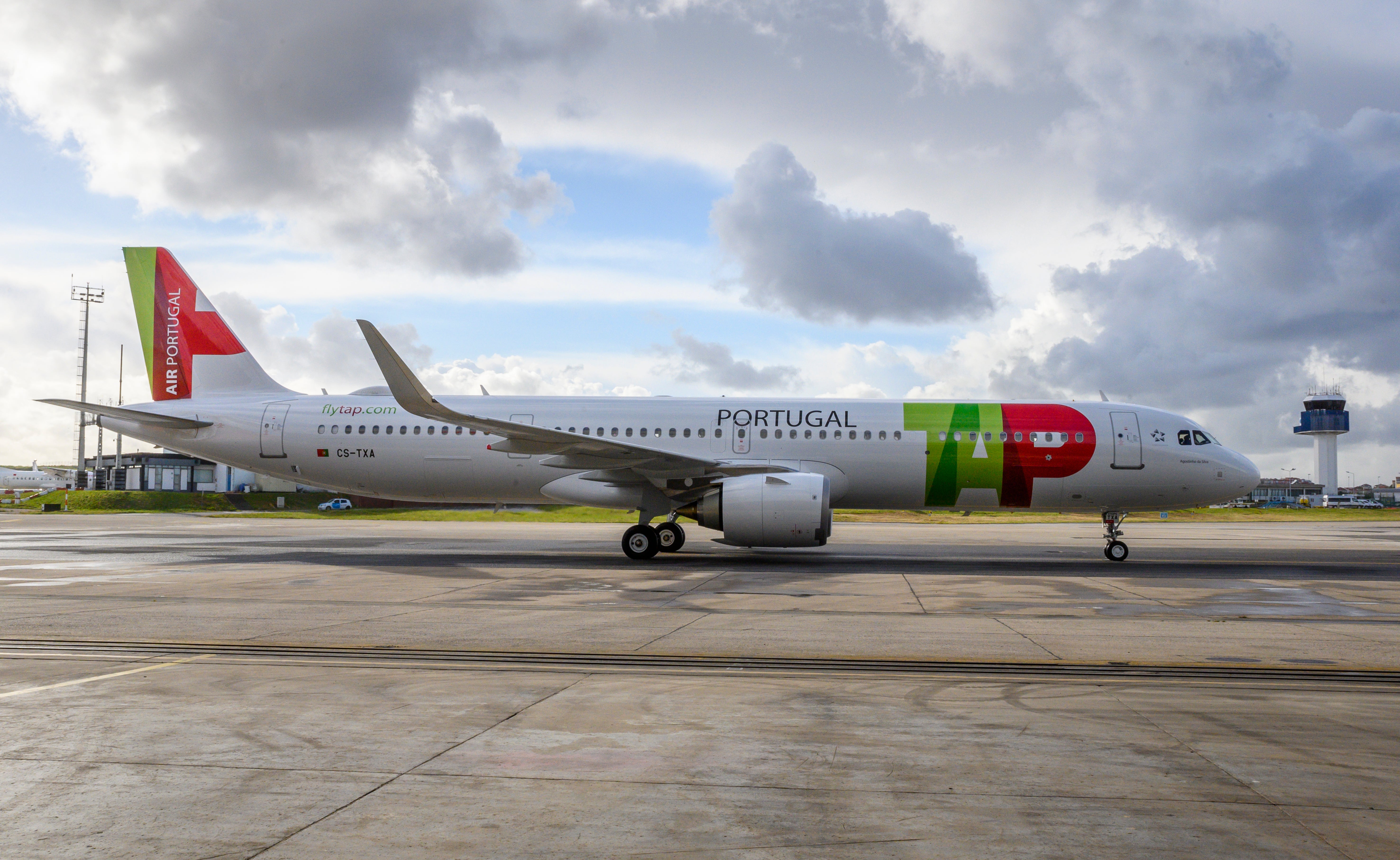 TAP Air Portugal unveils a 'neighbor-free seat' booking option in economy