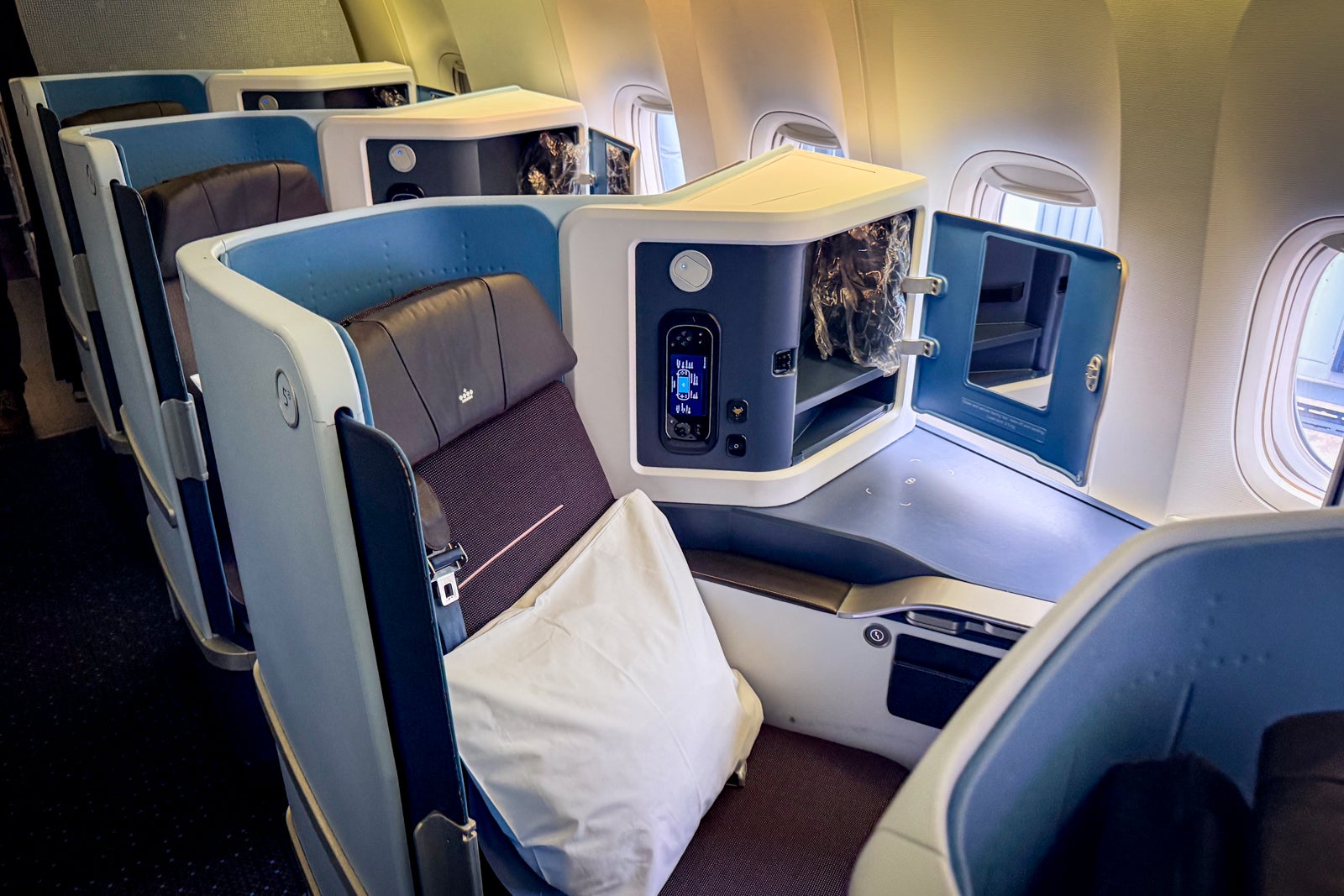 Mastering 9 Flight Booking Hacks for Savvy Travelers