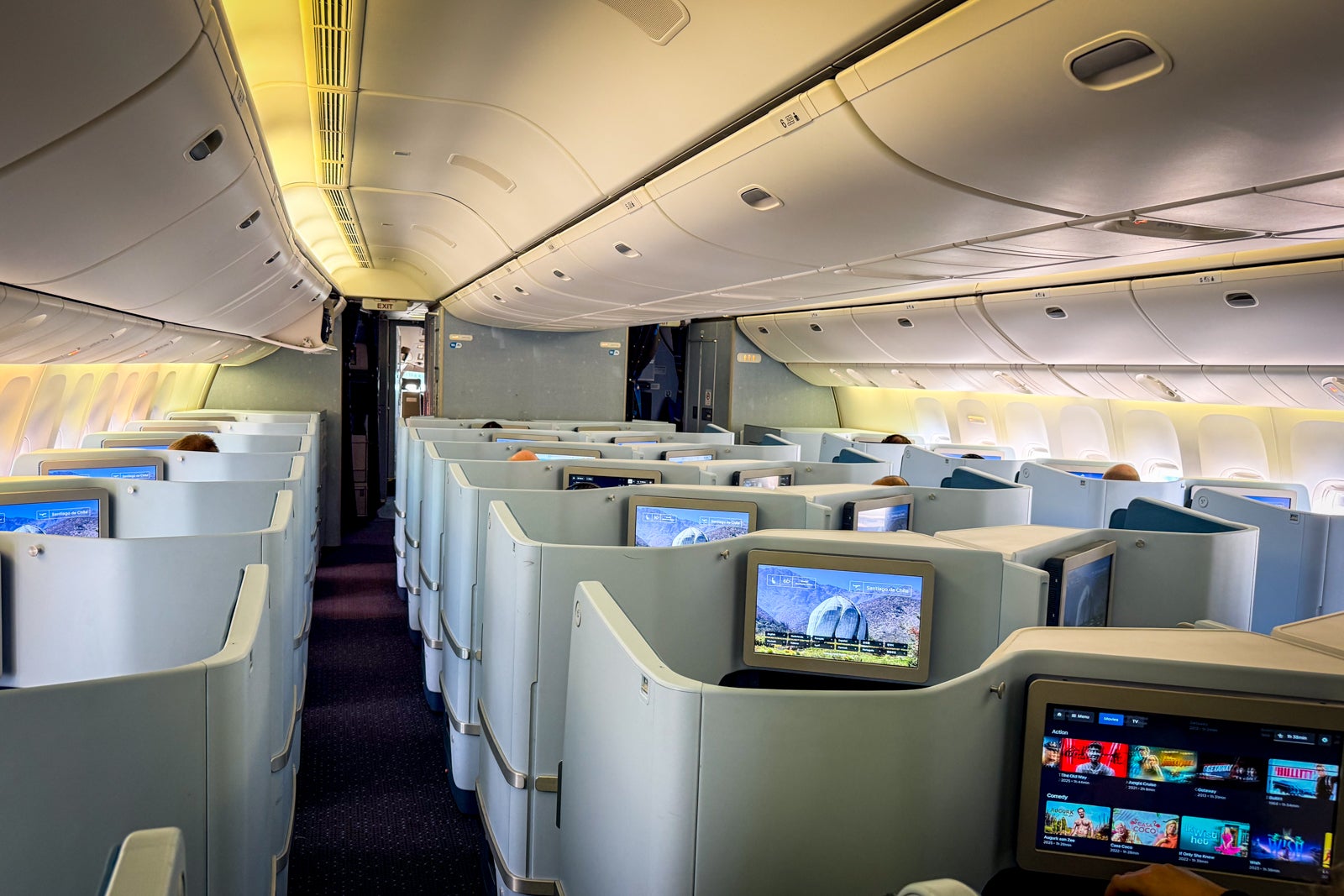 KLM 777-200ER cabin