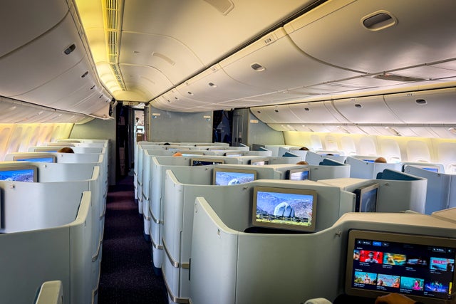 KLM 777-200ER cabin